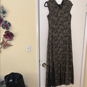 Elegant Black and Gold Women's Dress